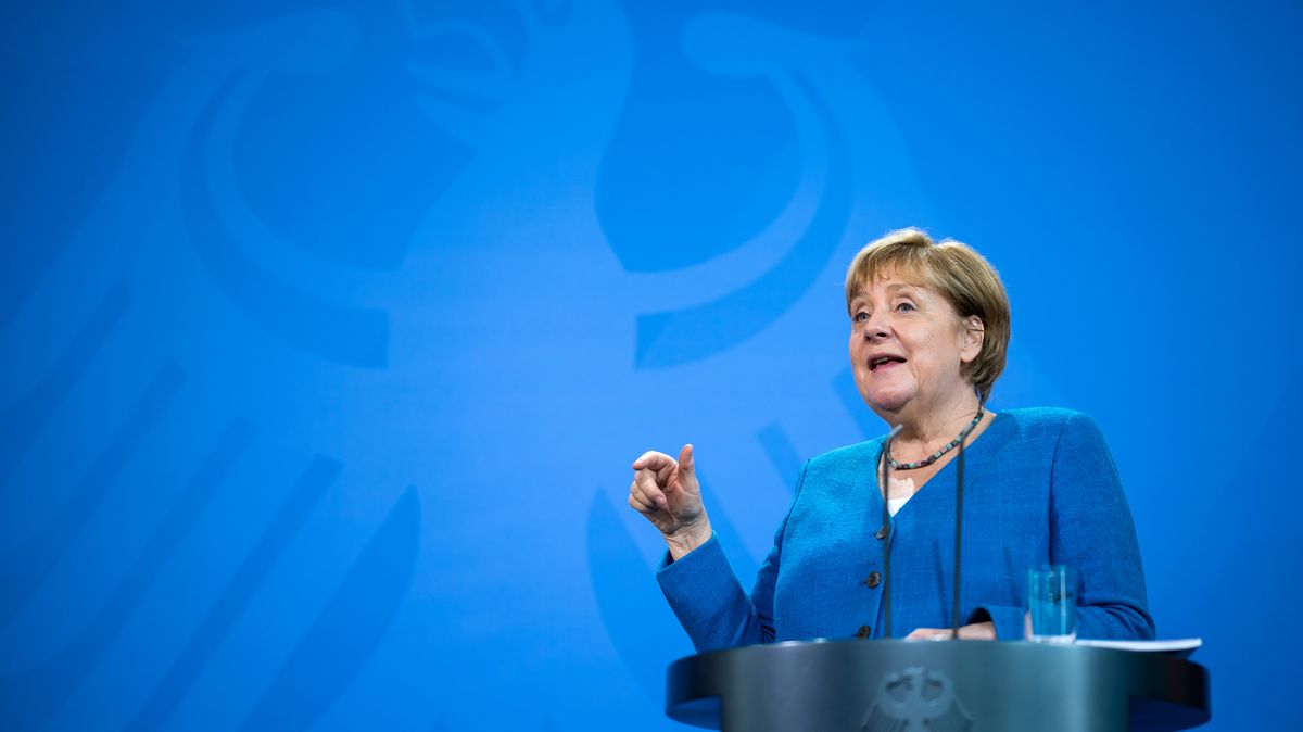 Komentář: Loučí se Angela Merkelová, schopný bombardér bez nadhledu